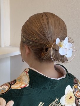 ソエラ(Soera) ボブでも作れるタイトシニヨン