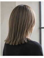 アースオーセンティック 小平店(EARTH Authentic)&nbsp;白髪ぼかしハイライト×切りっぱなしスタイル