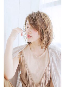 プティルカ ディーシー本店(PutiLuca D.C.) ウェット感のある毛束のカールヘアー