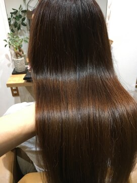 ルッソリベラ 池袋(Lusso libera) 艶髪ストレート/アースカラー