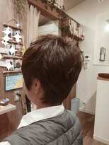 エニシ(Enishi)&nbsp;ふんわり癖毛のショートスタイル