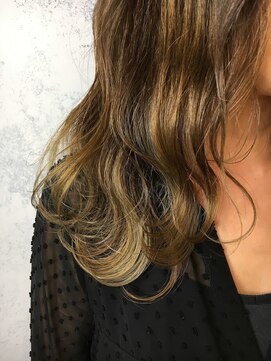 ヘアサロン アティリー(Hair Salon Attirer) 西梅田/ボブ/グレーベージュ/白髪ぼかし/ハイライト/ベージュ