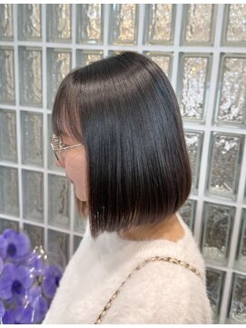 ロイロ(LoiLo) 艶とフォルムが美しいコンパクトボブ　【MAI】