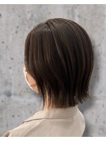 カットワークススリックバイフェローズ(CUT WORKS SLICK by fellows)&nbsp;広がりを抑えて丸みが続く艶ボブストレート