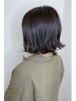 モルニ(MORNI)&nbsp;ダークブラウン_マロンベージュ Aラインボブ かきあげ