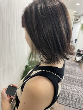 ウェグ 難波(WEG) インナーカラー 切りっぱなしレイヤー ボブ ホワイトベージュ