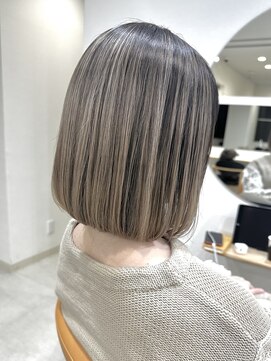 イト(ito.) 脱白髪染めバレイヤージュ_ハッシュカット_フルバング