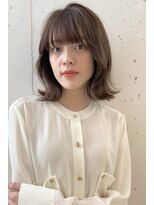 大人レイヤーボブくびれヘアやわらかグレージュカラー