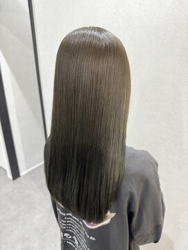 サロンドクオリア(Salon de Qualia) オリーブカラー/グラデーション/オリーブグレージュ/艶髪/S