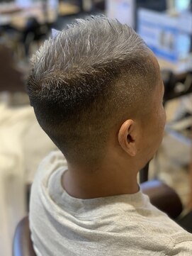 プラス ファースト ヘア(Plus 1st) フェードカット×ベリーショート