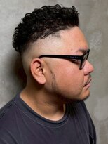 ディスイズバーバーサード(THIS IS BARBER 3rd)&nbsp;刈り上げ スキンフェード かき上げ 短髪ワイルド 短髪パーマ