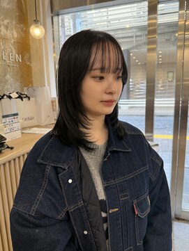 エレン(E L E N) レイヤースタイル / 透ける暗髪 / 就活カラー