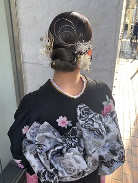 ミラ(Mila) 成人式★艶感タイトシニヨン!