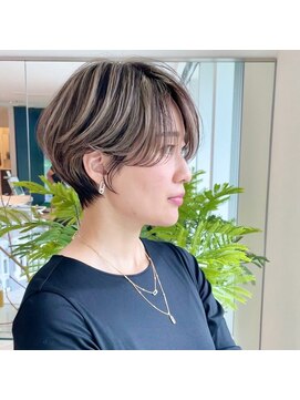 ハルキミナト メゾン(HM MAISON) 30代40代50代耳かけショート前髪なしハンサムショートカット