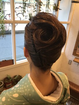 リュエル(ruelle) エレガントに夜会巻き