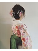 生花を使ったゆるふわアップ〈袴スタイル〉