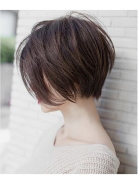美容室 ホワイトビートル(White Beetle) 透け感ふんわりショートボブ