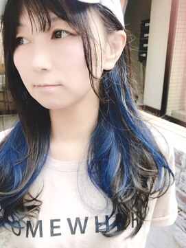 ナナカバイミーツハンド(nana.ca by meetsHAND) 韓流インナーカラーブルー 小顔カット くびれ波巻き