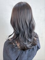 ミディアムヘアスタイル_グレージュカラーボブウルフ_ba419492