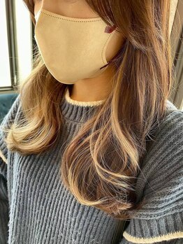 エミィ(emii.)の写真/【ブリーチに抵抗がある方に必見☆】透明感溢れるブリーチなしカラーが大人気◎話題の韓国風暗髪もお任せ♪