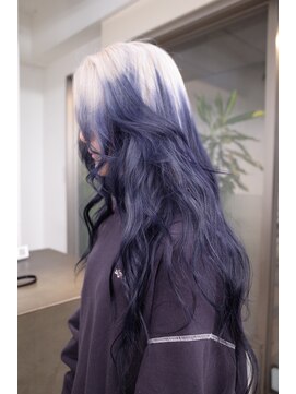 レコ 渋谷(LECO) ホワイト×ネイビーのルーツカラー