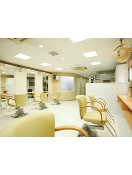 【調布駅徒歩5分】落ち着いた空間でゆったりと髪も心も癒されるリラックス空間―。店内バリアフリー仕様◎