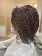 アクラ(aqula)&nbsp;切りっぱなし×肩上ボブ×ハイライトなしの白髪ぼかし