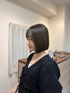 スケール(SCALE) オリーブグレージュ×ミニボブ