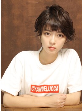 シアンデルカ(CYANDELUCCA) 大人の外ハネウェービーショート