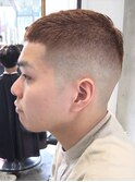 メンズ　短髪フェードカットアッシュクロップボウズ