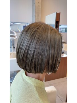 アチーブ ヘア デザイン(achieve hair design) 切りっぱなしミニボブショート 柔らかマットオリーブベージュ