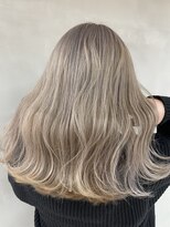 ラックスビー スカイ 大阪梅田店(LUXBE SKY)&nbsp;ホワイトブロンドカラー/ハイトーン/ミディアムヘア