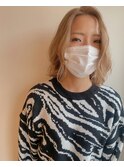 ハイトーンベージュのリバースカールヘア