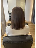 艶々ミディアムスタイルにスプリングミルクティーカラー