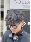 スペインカール黒髪スパイラルパーマ外国人風ツーブロック