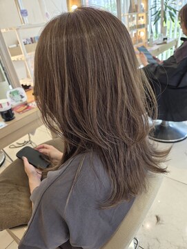 白髪ぼかしハイライト　染めるよりぼかすがおしゃれです！