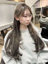 フォート(FORT)&nbsp;海外風バタフライレイヤー/シャギーカット/ハイライトカラー