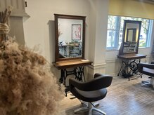 アチェロ(acero)の雰囲気（広くてアンティークな雰囲気の落ち着いた店内♪）