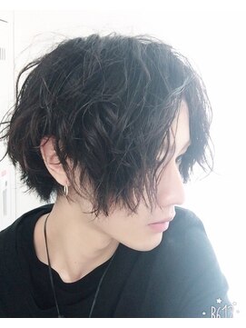 シン(syn) アップバング/ツーブロックマッシュ/束巻ショート