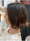 外ハネ切りっぱなしボブ
