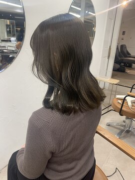 ムク 新宿(muc) 赤み消しオリーブグレージュ×ナチュラル韓国レイヤー　新宿