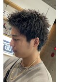刈り上げ無しスパイキーショート短髪レイヤーショート