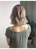 ホワイトベージュ ボブパーマ風巻き髪
