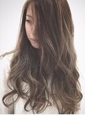外国人風ハイライトグレイアッシュ×無造作ウェーブ♪