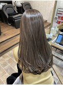 動きが出るレイヤーカット 立体感のある極細ハイライト