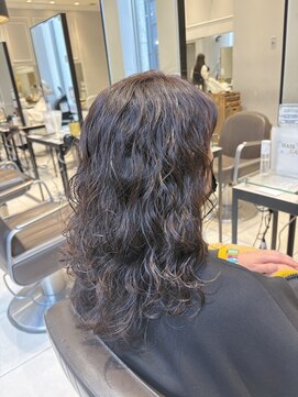 ネオリーブギンザ 銀座店(Neolive GINZA) 根元からふわふわ質感のくるくるパーマヘア　(銀座)