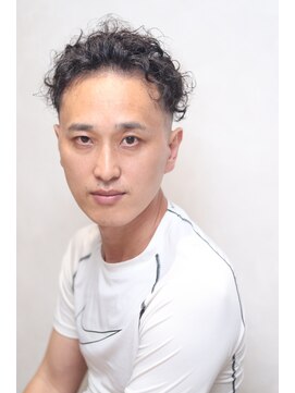 ミルトニア(MILTONIA) ふわふわくるくるフェードツーブロックスパイラルパーマ