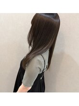 フリーシャ(freesha) 【大野千尋】艶感アッシュグレージュ