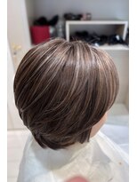 クラメール 黒崎コムシティ店(Kraemer) 白髪ぼかしハイライト×ショートスタイル