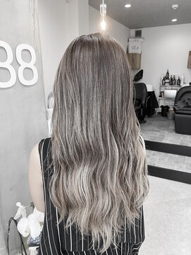 エイティエイト(88) ハイライトホワイトグレージュグラデーション